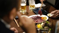 Jika dilihat dari data yang ada, konsumsi daging ikan paus di Jepang memang sudah menurun drastis sejak tahun 1960-an. Karena harga daging babi, ayam, dan sapi jauh lebih murah ketimbang daging paus.  