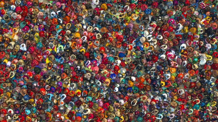 Bingkai Sepekan: Merapal Doa dalam Gurat-gurat Warna Hindu devotees listen to a religious leader at the Sangam, the confluence of the Ganges, Yamuna and mythical Saraswati rivers, during the annual traditional fair of Magh Mela festival, in Prayagraj, in the northern Indian state of Uttar Pradesh, Tuesday, Jan. 31, 2023. Hundreds of thousands of Hindu pilgrims are expected to take dips in the confluence, hoping to wash away sins during the month-long festival. (AP Photo/Rajesh Kumar Singh)