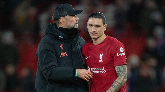 LIVERPOOL, ENGLAND - DECEMBER 30: Darwin Nunez of Liverpool with manager Jurgen Klopp after the Premier League match between Liverpool FC and Leicester City at Anfield on December 30, 2022 in Liverpool, United Kingdom. (Photo by Visionhaus/Getty Images)