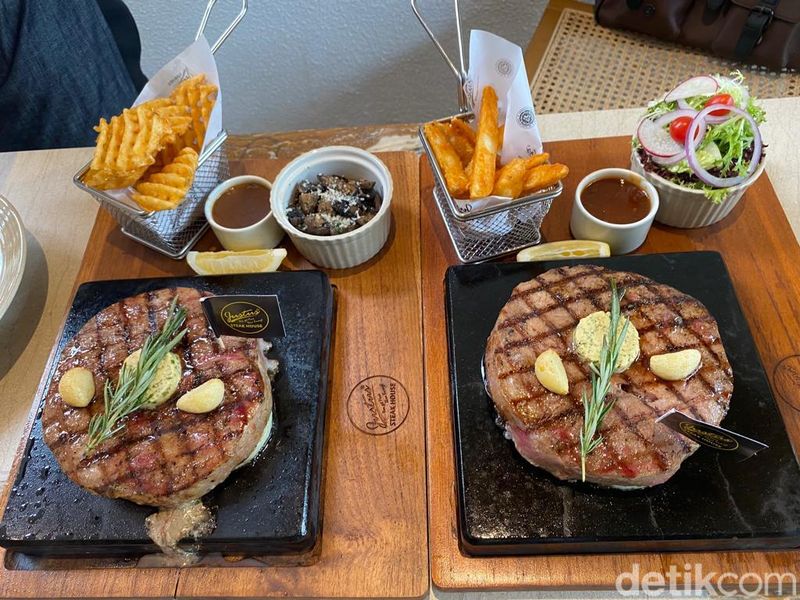 Di Steakhouse Ini Ada Rib Eye Steak hingga Garlic Lobster yang Empuk Juicy Di Steakhouse Ini Ada Rib Eye Steak hingga Garlic Lobster yang Empuk Juicy