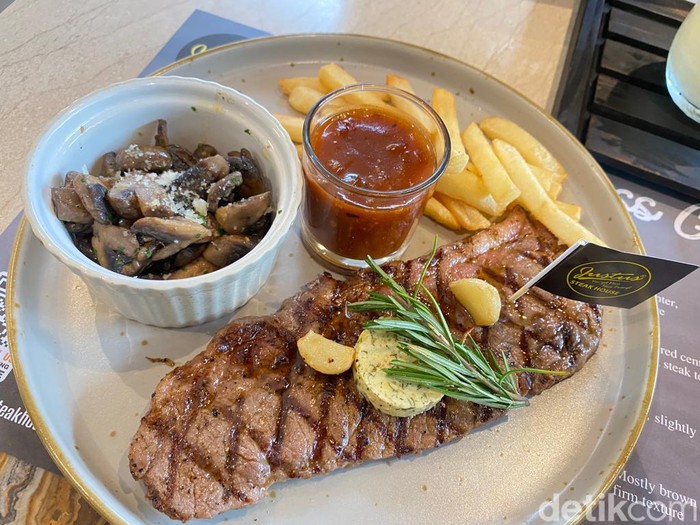 Di Steakhouse Ini Ada Rib Eye Steak hingga Garlic Lobster yang Empuk Juicy