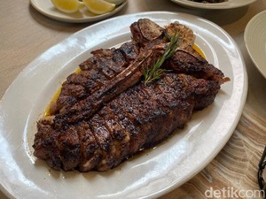 Di Steakhouse Ini Ada Rib Eye Steak hingga Garlic Lobster yang Empuk Juicy