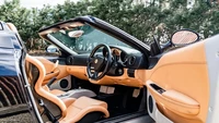 Interiornya yang dibalut kulit Sabbia masih mulus. Foto: Dok. Petrol Heads