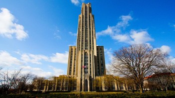 Katedral Pembelajaran. Sebuah bangunan yang menjadi pusat dari kampus utama University of Pittsburgh di Oakland, Pennsylvania, Amerika Serikat. Katedral Kebangkitan Gotik Akhir 42 lantai ini adalah gedung pendidikan tertinggi di belahan bumi Barat dan gedung universitas tertinggi kedua di dunia.  Foto: Boredpanda