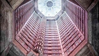Ini Pemandangan Menatap Ke Tangga Spiral, Terlihat Di Dalam Menara Utama Sebuah Gereja Di Perancis. Bangunan: Gereja St. Joseph Foto: Boredpanda