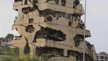 Monumen Harapan Untuk Perdamaian (Espoir De Paix) Adalah Sebuah Monumen Di Yarze, Lebanon. Dibuat untuk merayakan berakhirnya Perang Saudara Lebanon pada tahun 1990. Didesain oleh seniman Armand Fernandez Foto: Boredpanda