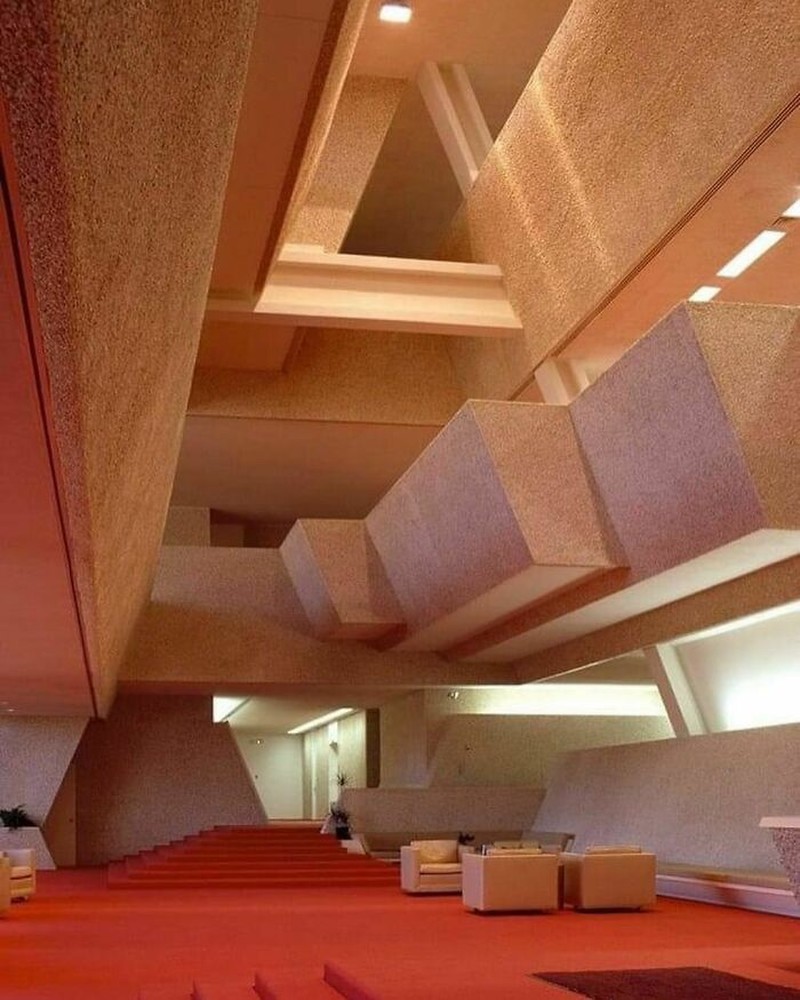 Foto bangunan mencengangkan