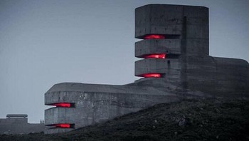 Menara Pengamatan Guernsey. Dibangun oleh Angkatan Darat Jerman selama Perang Dunia 2, ini adalah benteng yang dibangun di Pulau Channel yang diduduki dan digunakan antara tahun 1942 hingga 1945. Foto: Boredpanda