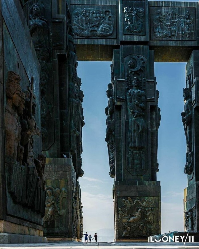 Foto bangunan mencengangkan