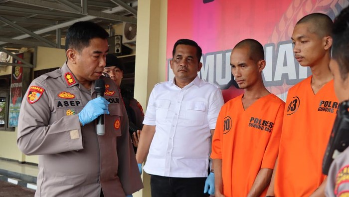 Dua pria di Gunung Mas, Kalteng lakukan pengeroyokan terhadap rekannya hingga tewas.