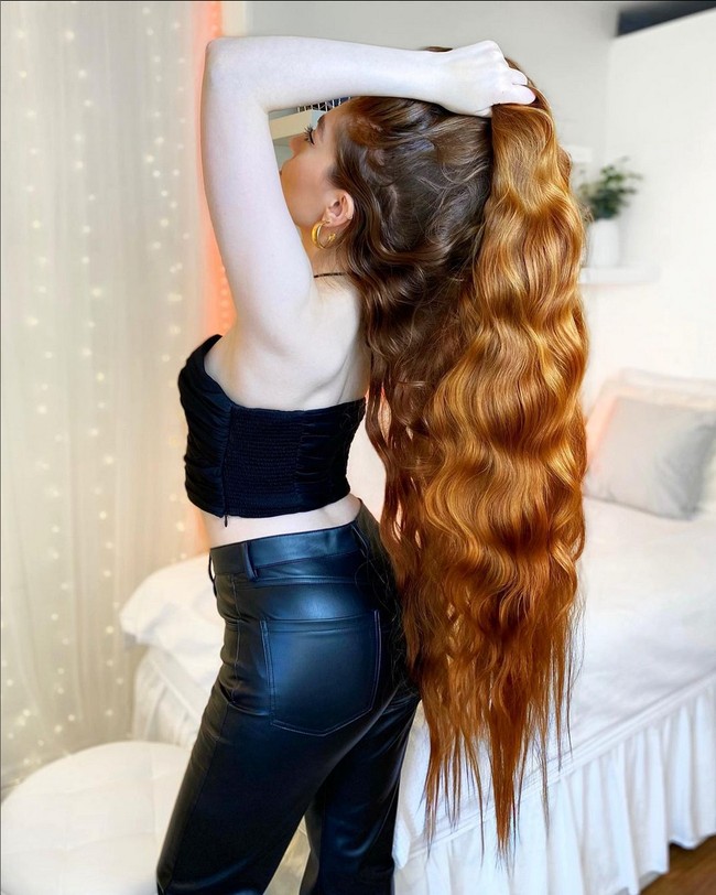 Beberapa meminta Jasmine menggunting rambutnya dengan bayaran. Bahkan ada yang bersedia membayar Rp 3,6 miliar hanya untuk melihat dia potong rambut. Foto: Instagram/@jasmine_lars