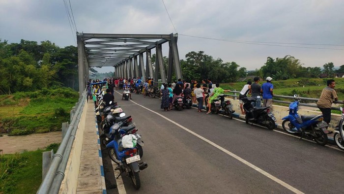 Jembatan Desa Ponjen, Kencong Jember