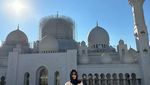 Subhanallah Ukhti, Jennie Blackpink Cantik Berpashmina di Masjid Terbesar UEA