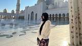Subhanallah Ukhti, Jennie Blackpink Cantik Berpashmina di Masjid Terbesar UEA