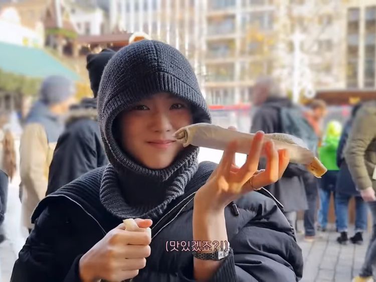 10 Potret Kulineran Seru Jisoo BLACKPINK di Eropa Usai Konser