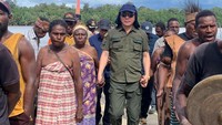 Bupati berdarah Tionghoa ini bahkan menegaskan kepada setiap Organisasi Perangkat Daerah (OPD) agar dapat melahirkan produk-produk kebijakan yang inovatif. Agar  kedepan Kaimana punya standar pelayanan yang baik untuk masyarakat.