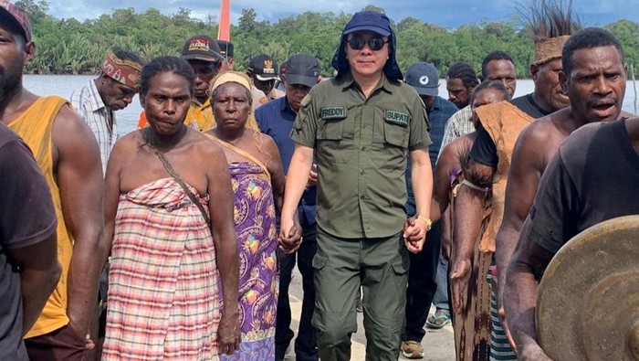 Berbagai upaya dilakukan oleh Pemerintah Kabupaten (Pemkab) Kaimana dibawah kepemimpinan Bupati Freddy Thie dan Wakil Bupati (Wabup) Hasbulla Furuada menjadikan Kaimana sebagai daerah paling inovasi di tanah Papua.