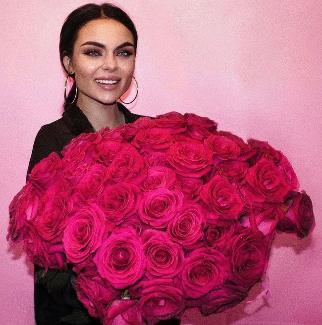 Wanita yang akrab disapa Zusje tersebut debut sebagai petarung MMA tiga tahun lalu. Bisa dibilang masih baru, hingga kini ia baru empat kali bertanding. Meski begitu kehadirannya dinantikan penggemar. Foto: TikTok/Instagram Kamila Smogulecka