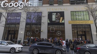 Apple Ditumbangkan Induk Google