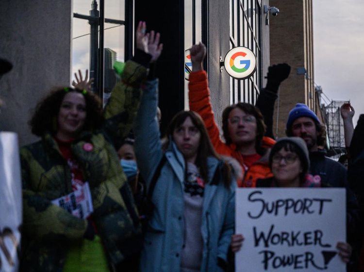 Kantor Google Didemo Karyawan Korban PHK, Tuntut Pesangon Adil