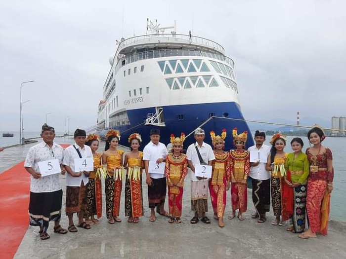 Kapal Pesiar MS Ocean Odyssey bersandar di Pelabuhan Celukan Bawang, Kecamatan Gerokgak, Jumat (3/2/2023). (IST)