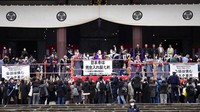 Festival Setsubun atau festival melempar kacang ini untuk merayakan awal musim semi pada tanggal 3 Februari selama Haru Matsuri (Festival Musim Semi).  