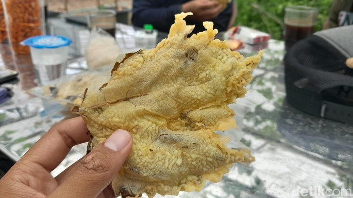 Keripik daun anggur di Pangandaran.