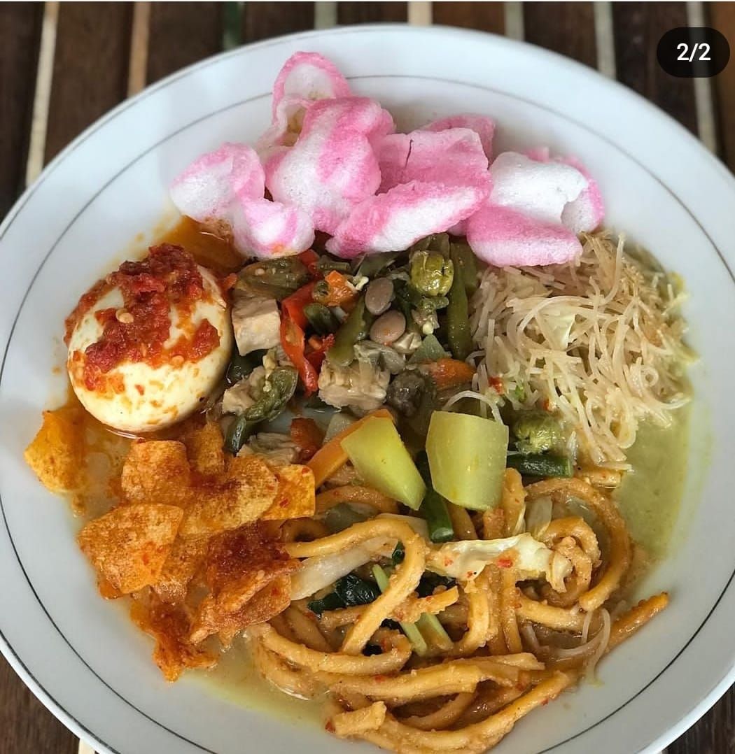 Lontong Medan di Kedai Kak Zahra Bandung.