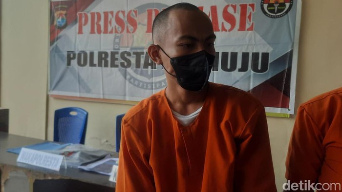 Polisi menangkap Jaya (29), pria di Kabupaten Mamuju, Sulawesi Barat (Sulbar) yang memegang payudara gadis ABG 16 tahun.