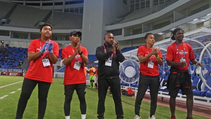 Manajemen Persipura Jayapura persilahkan pemainnya mencari klub baru