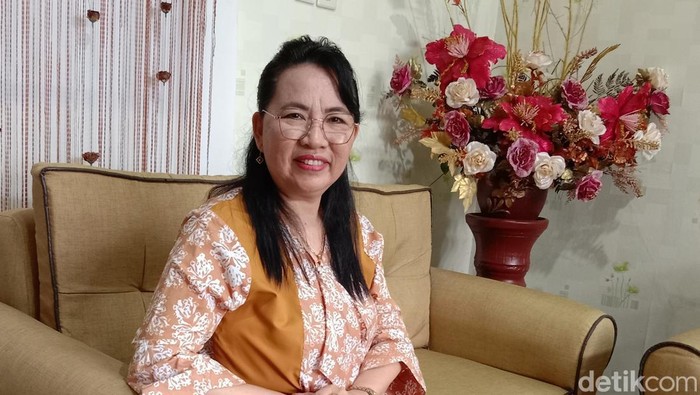 Kepala Kantor Kemenag Minut, Anneke M Purukan.