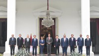 Presiden RI Joko Widodo (Jokowi) dengan didampingi Menteri Luar Negeri (Menlu) RI Retno Marsudi menerima kunjungan kehormatan para menlu negara ASEAN dan sekjen ASEAN. Pertemuan dengan para menlu ASEAN itu merupakan pertemuan besar pertama yang dilakukan di bawah Keketuaan Indonesia di ASEAN 2023.