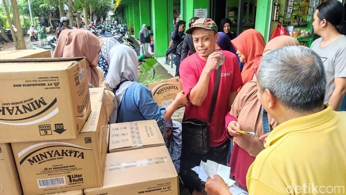 operasi pasar minyakita di pasar tradisional Kota Malang diserbu pedagang