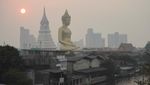Kasihan! Patung Buddha Raksasa di Bangkok Tertutup Polusi Udara