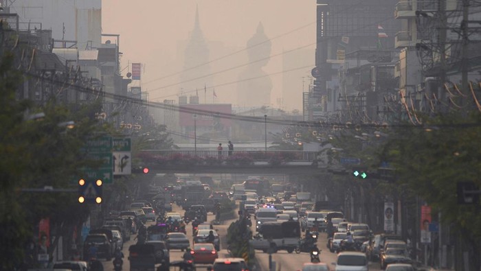 The giant Buddha statue of Wat Paknam Phasi Charoen temple is seen amid air pollution in Bangkok, Thailand, February 2, 2023. REUTERS/Chalinee Thirasupa