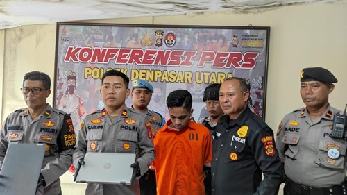 Pelaku pencurian di Yayasan Taman Mahatma Gandhi, Jefrianto Kana Tuka dihadirkan saat konferensi pers di Polsek Denpasar Utara, Kamis (2/2/2023).