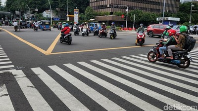 Pelanggaran Lalu Lintas Makin Marak di Perempatan Sarinah