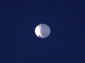 Pentagon Mengatakan Balon Mata-mata China Terbang di Amerika serikat