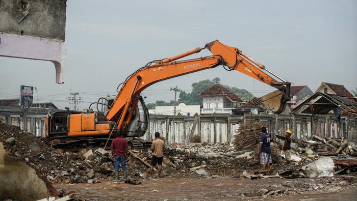 Revitalisasi Pasar Godean Terus Dikebut, Begini Progresnya Proses revitalisasi Pasar Godean terus berjalan. Pasar ini ditargetkan selesai pada kuartal pertama 2024 dengan biaya sekitar Rp106 milar.