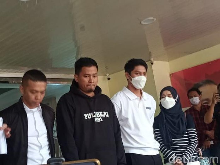 Rizky Billar berdampingan dengan hater.