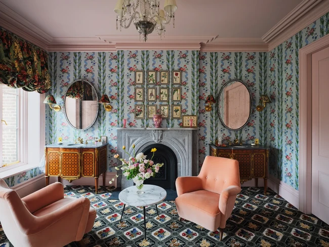 Lily yang sangat berperan dalam memberikan ide. Setiap kali saya mencoba memasukkan desain yang lebih kalem, dia malah akan membuatnya lebih meriah, kata Billy Cotton. (Foto: Simon Watson/Architectural Digest)