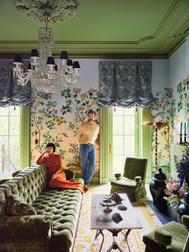 Setelah menikah dua tahun lalu, penyanyi Inggris Lily Allen mengikut suaminya, aktor Hollywood David Harbour, tinggal di Amerika Serikat. Sebuah townhouse di Brooklyn, New York City, menjadi pilihan mereka. (Foto: Simon Watson/Architectural Digest)