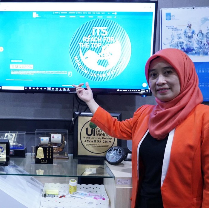 Sekretaris Institut ITS (SEKITS) Dr Umi Laili Yuhana SKom MSc