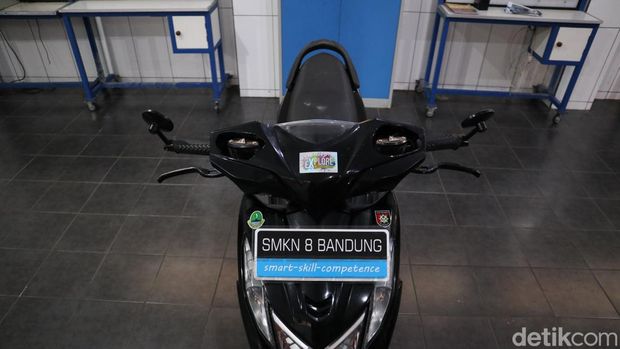 Siswa SMKN 8 Bandung ciptakan motor listrik.