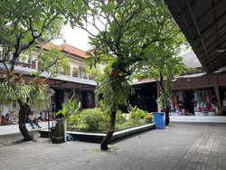 Sudut yang akan direnovasi di Pasar Seni Sukawati ini nantinya akan ditambahkan taman. (Siti Muamalah)