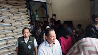 Saat sidak, ditemukan dua pedagang yang diduga melakukan penyelewengan terhadap beras cadangan beras pemerintah (CBP). Berdasarkan pantauan detikcom, Jumat (3/2/2023) Buwas menyidak kurang lebih tiga gudang.