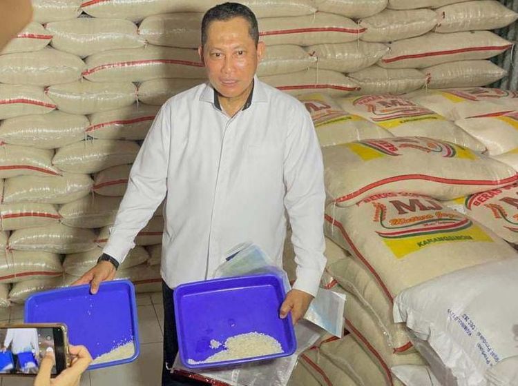 Terbongkar! Beras Bulog Dioplos-Dikemas Ulang