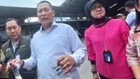 Buwas, dalam kesempatan itu mengambil barang bukti, di antaranya sampel beras dan kemasan beras 5 kg. Menurut Buwas perbuatan mengoplos dan mengemas ulang melanggar aturan penjualan penjualan CBP. Buwas curiga gara-gara praktik itu harga CBP jadi mahal ke konsumen.