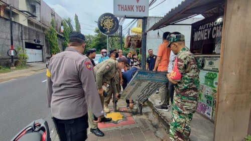 Tim gabungan dari pihak kelurahan Benoa, Satpol PP, kepolisian Polsek Kuta Selatan, dan BI melakukan sidak kepada money changer yang tidak berizin, Jumat (03/02/2023). (IST)
