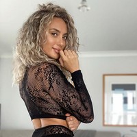 Wanita 26 tahun itu menjadi populer setelah sejumlah orang menyadari bahwa dia memiliki kemiripan wajah dengan bintang Love Island, Maya Jama. Foto: dok. Instagram/@tonicamillexo